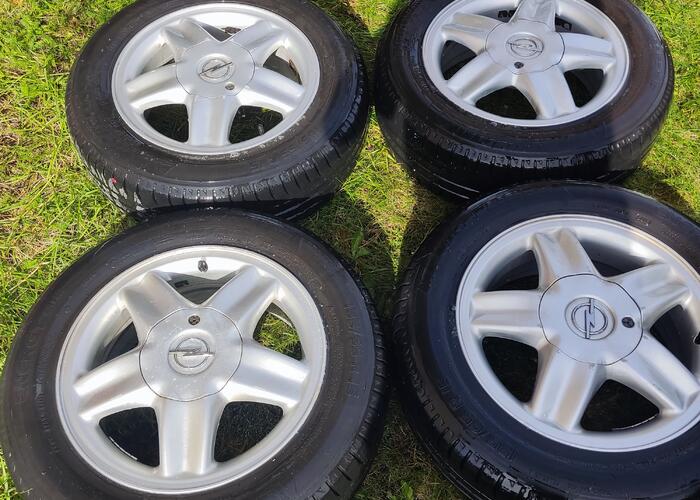 Grajewo ogłoszenia: Sprzedam alufelgi 15 od opla astry, opony letnie na sezon starczą