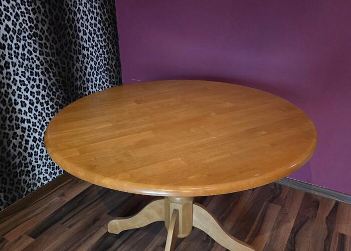 Grajewo ogłoszenia: Sprzedam meble drewniane:
1/ stół okrągły 
2/ 4 krzesła